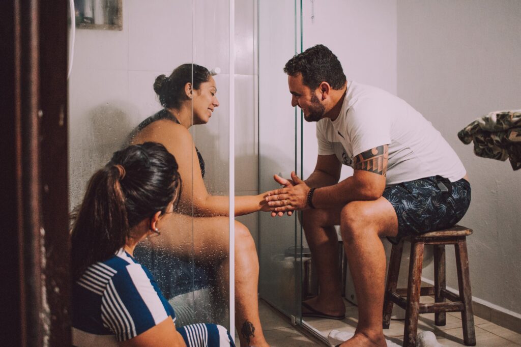 Photo by Duda Oliveira: https://www.pexels.com/photo/tender-moment-of-a-newborn-with-mother-29043317/
